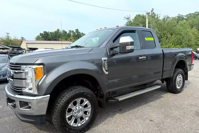 2017 Ford F-350 Lariat photo 1