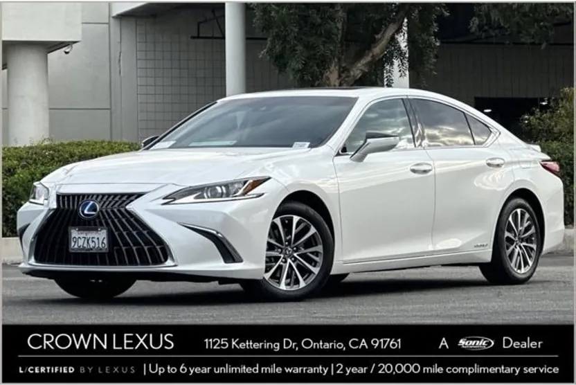 2022 Lexus ES 300h photo 1