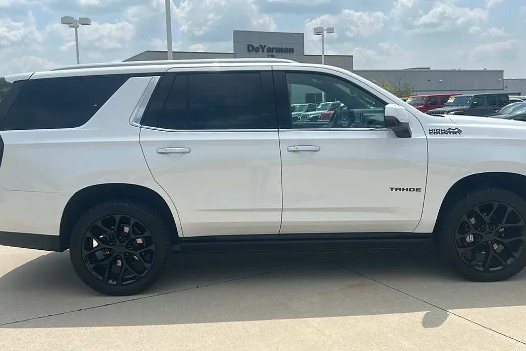 2022 Chevrolet Tahoe High Country photo 1