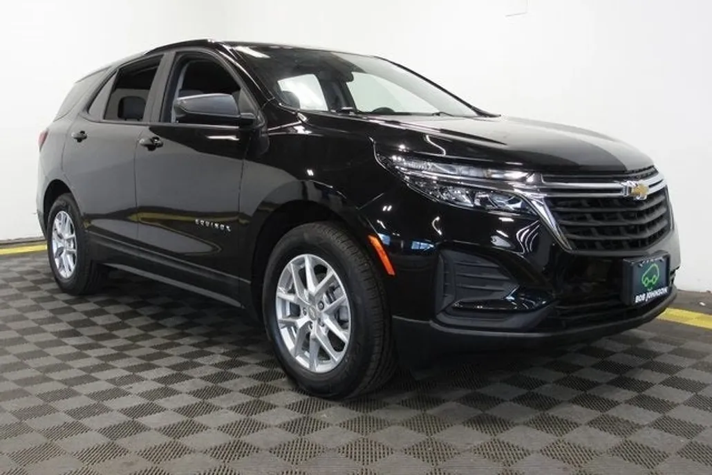 2023 Chevrolet Equinox LS photo 1