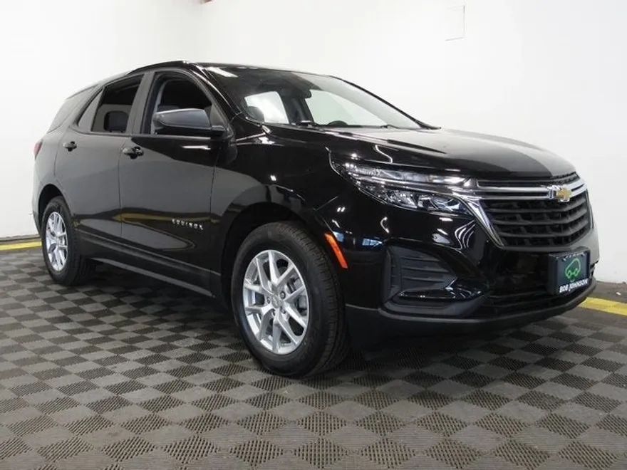 2023 Chevrolet Equinox LS photo 1