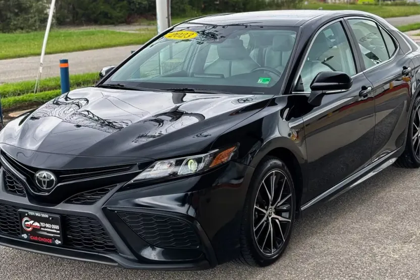 2023 Toyota Camry SE photo 1