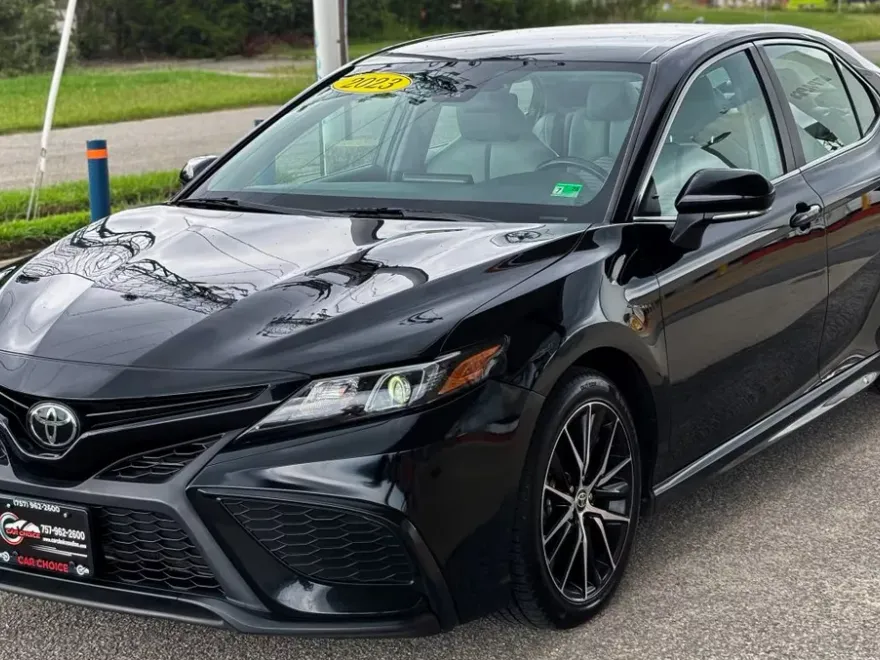 2023 Toyota Camry SE photo 1