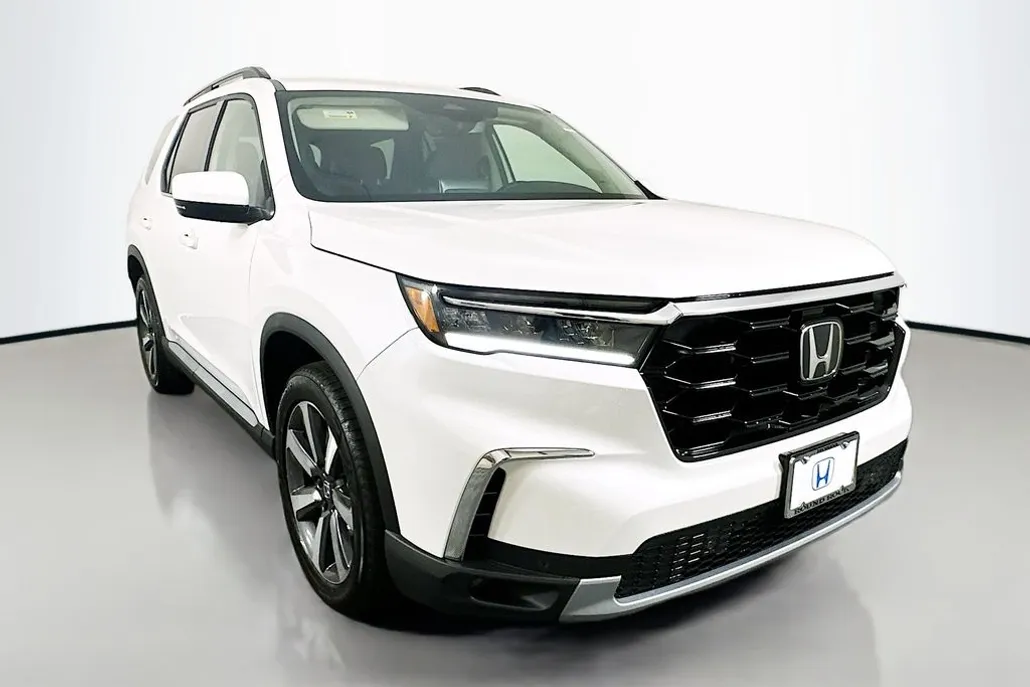2025 Honda Pilot Touring photo 1