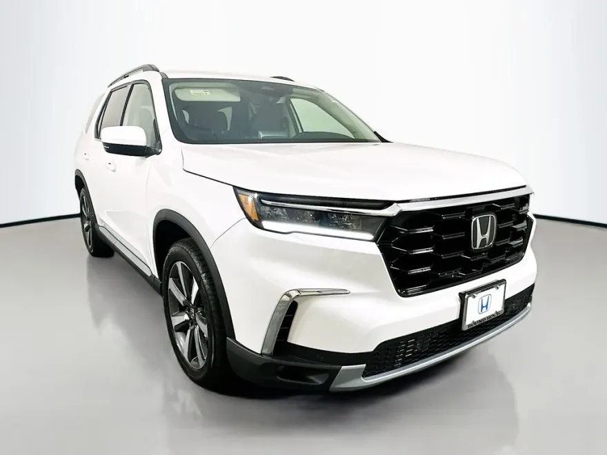 2025 Honda Pilot Touring photo 1