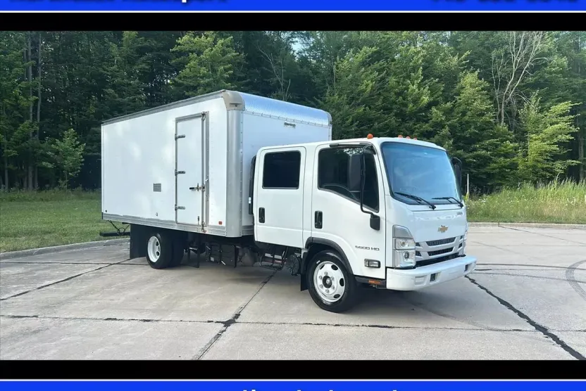2022 Chevrolet Silverado 5500HD photo 1