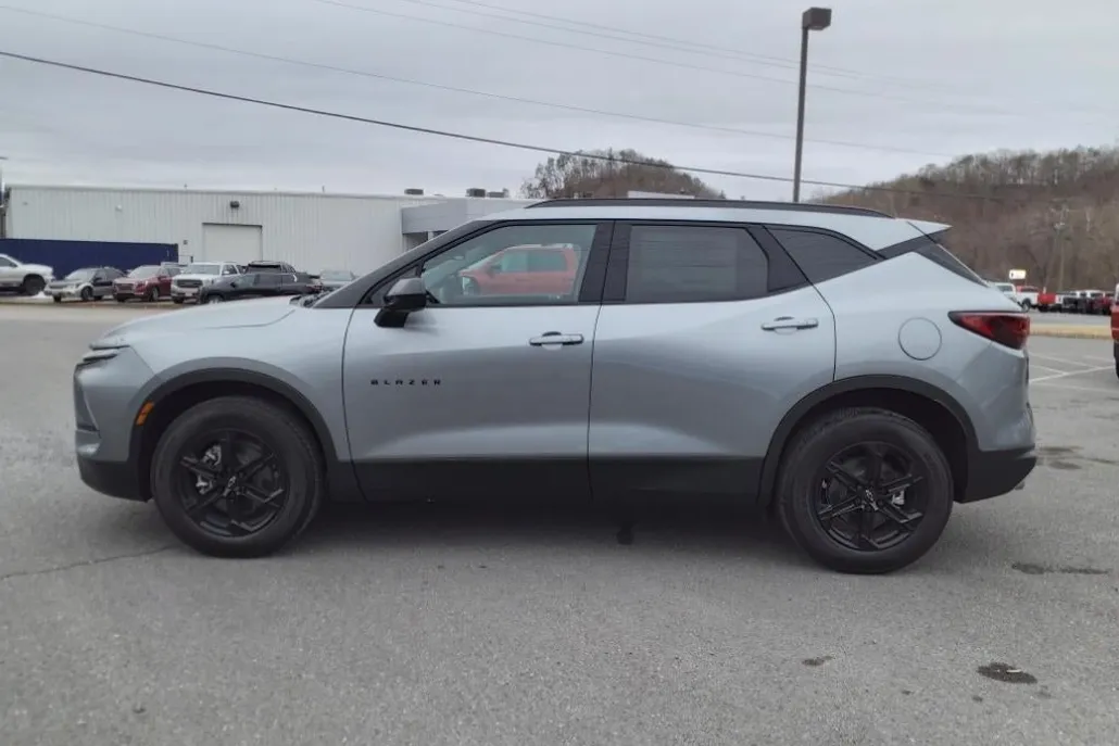 2025 Chevrolet Blazer 2LT photo 1