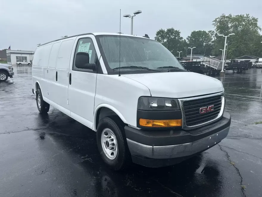 2025 Gmc Savana Cargo 2500 photo 1