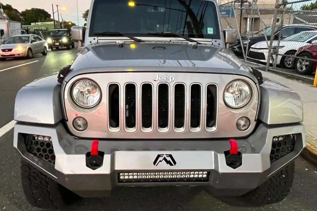 2016 Jeep Wrangler Unlimited Sahara photo 1
