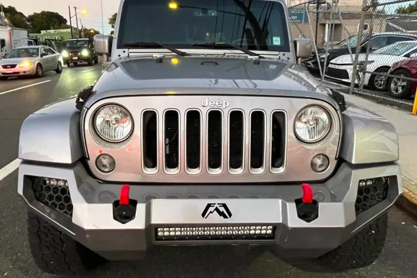 2016 Jeep Wrangler Unlimited Sahara photo 1
