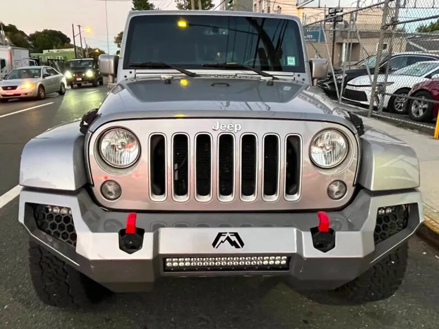 2016 Jeep Wrangler Unlimited Sahara photo 1