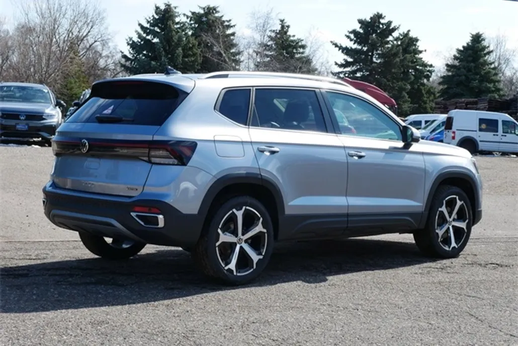 2025 Volkswagen Taos SEL photo 1