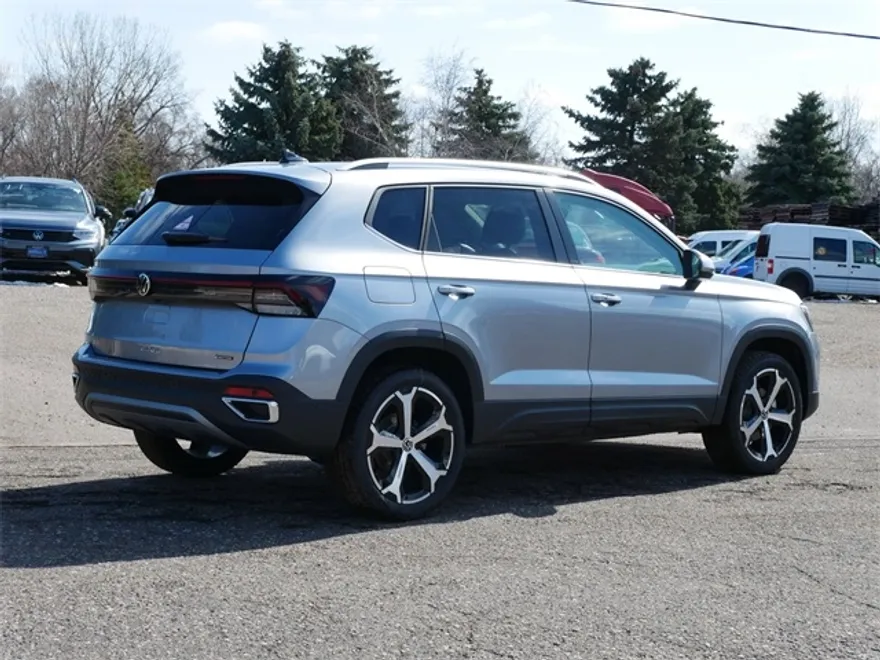 2025 Volkswagen Taos SEL photo 1