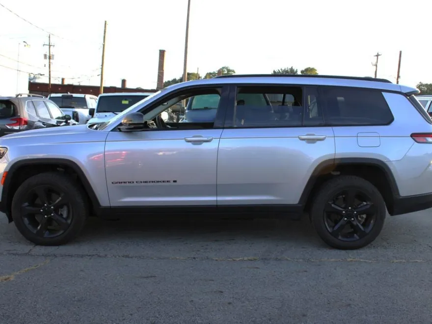 2023 Jeep Grand Cherokee Limited photo 1