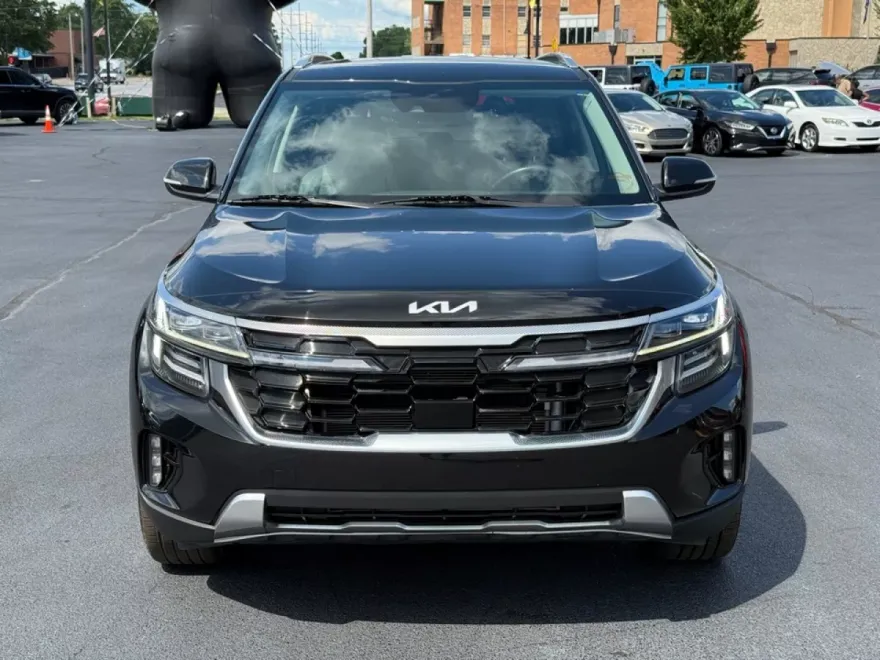2024 Kia Seltos SX photo 1
