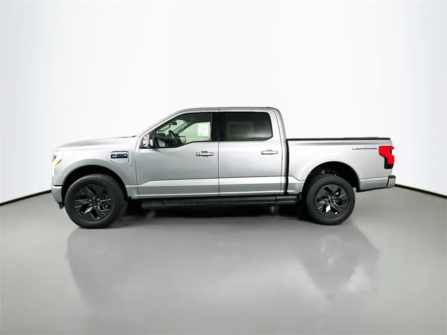 2025 Ford F-150 Lightning photo 4