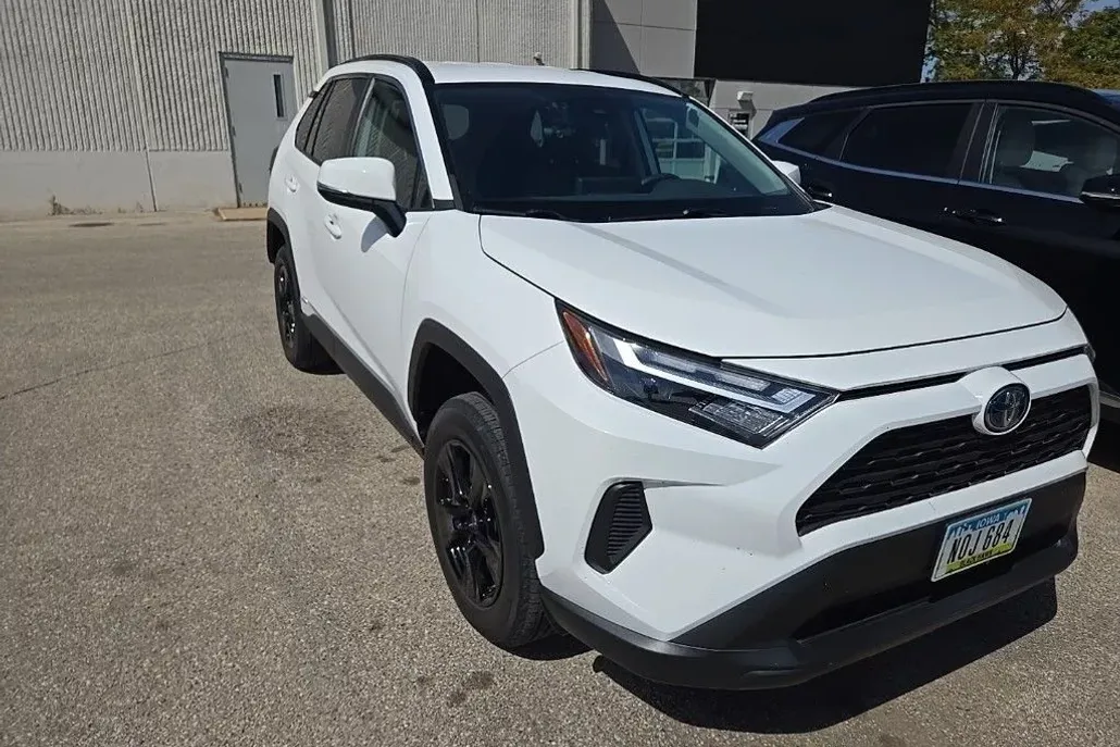 2022 Toyota RAV4 Hybrid XLE photo 1
