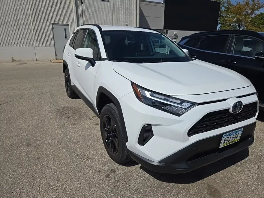 2022 Toyota RAV4 Hybrid XLE photo 1
