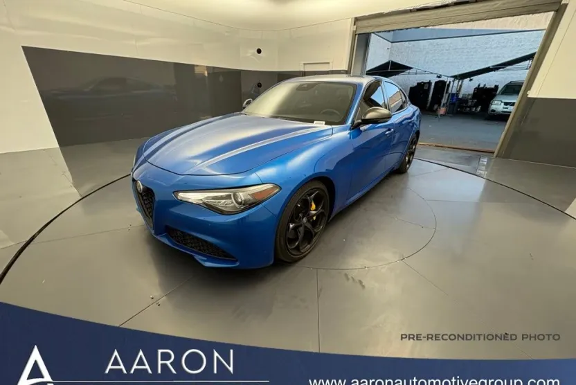 2019 Alfa Romeo Giulia photo 1