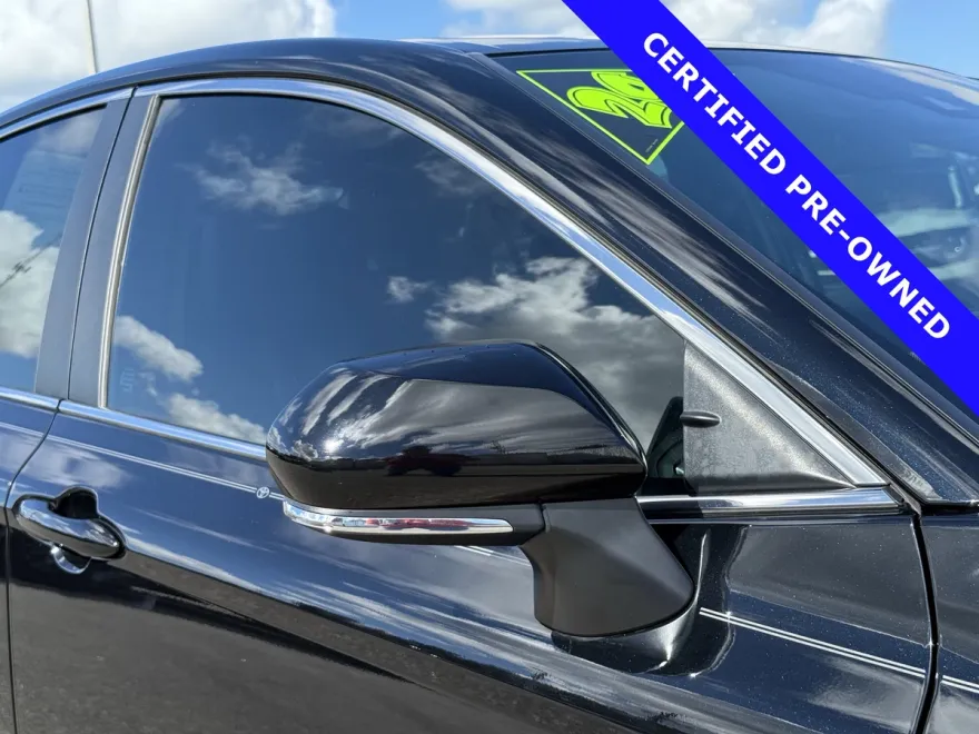 2024 Toyota Camry SE photo 1
