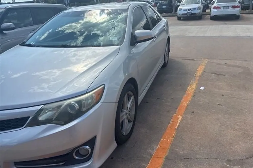 2014 Toyota Camry L photo 1