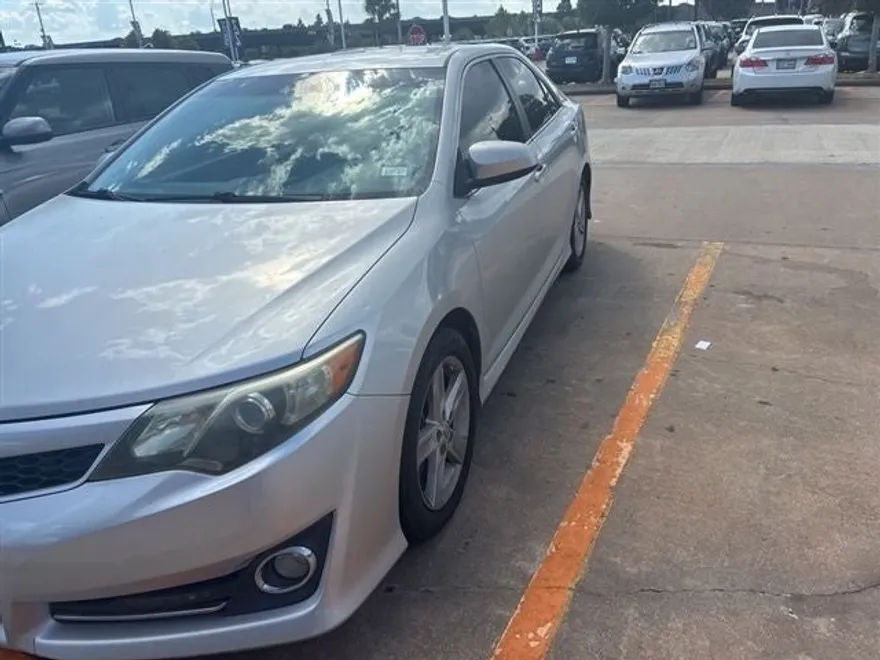 2014 Toyota Camry L photo 1