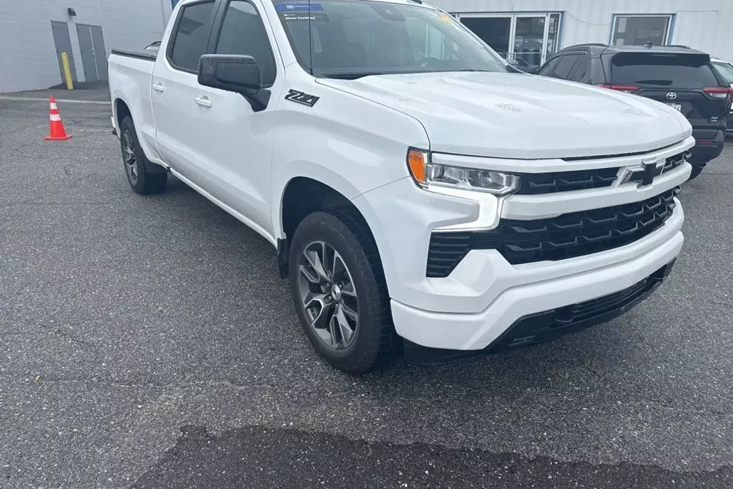 2023 Chevrolet Silverado 1500 RST photo 1