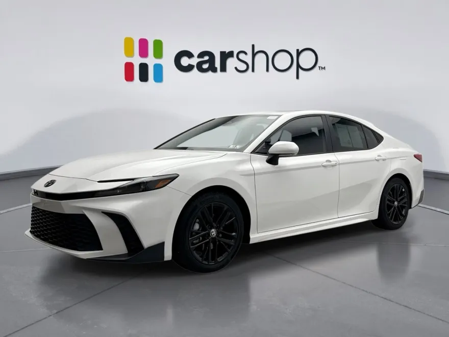 2025 Toyota Camry SE photo 1