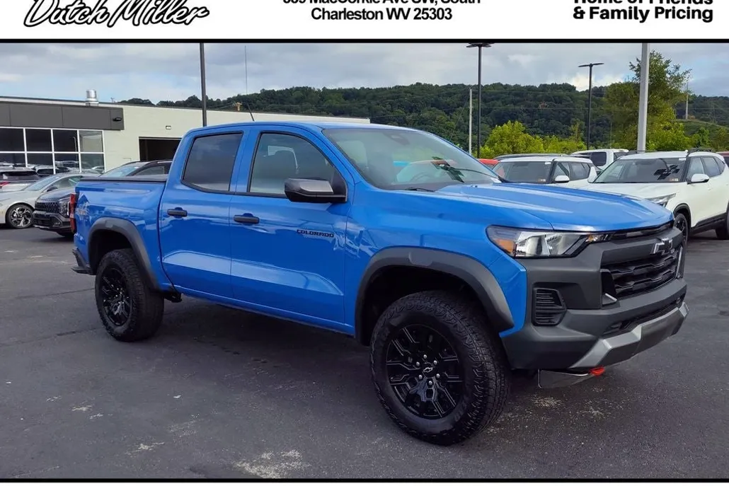 2025 Chevrolet Colorado Trail Boss photo 1