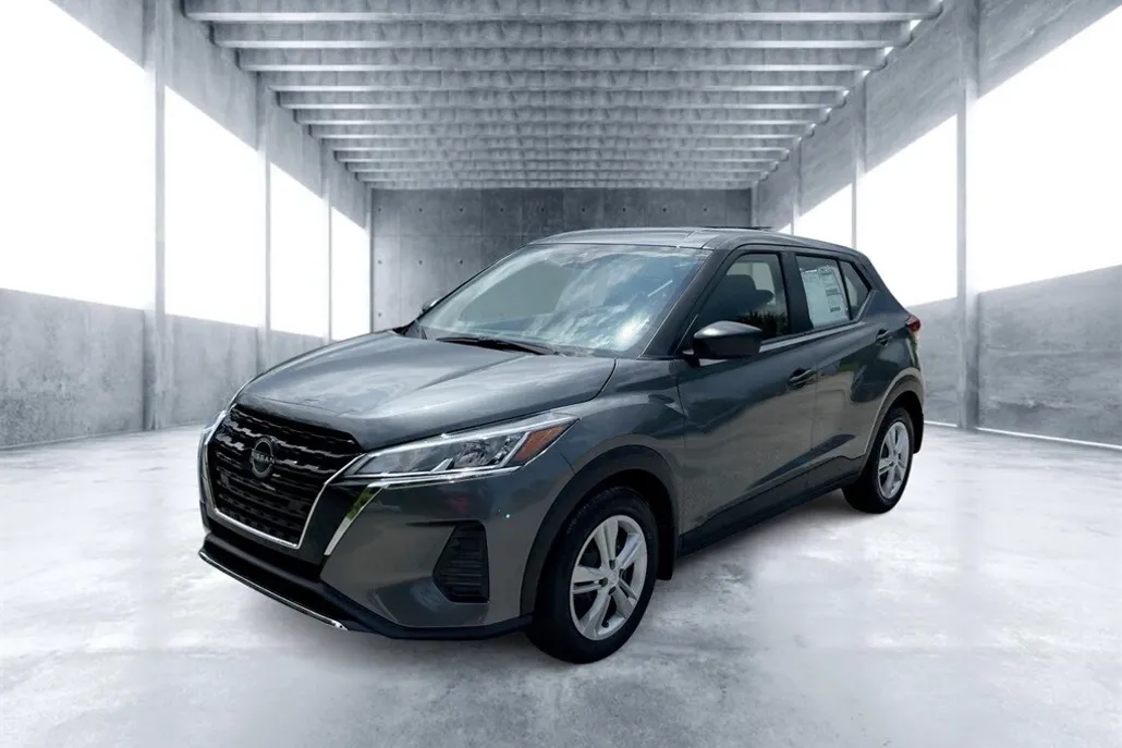 2025 Nissan Kicks Play S photo 1