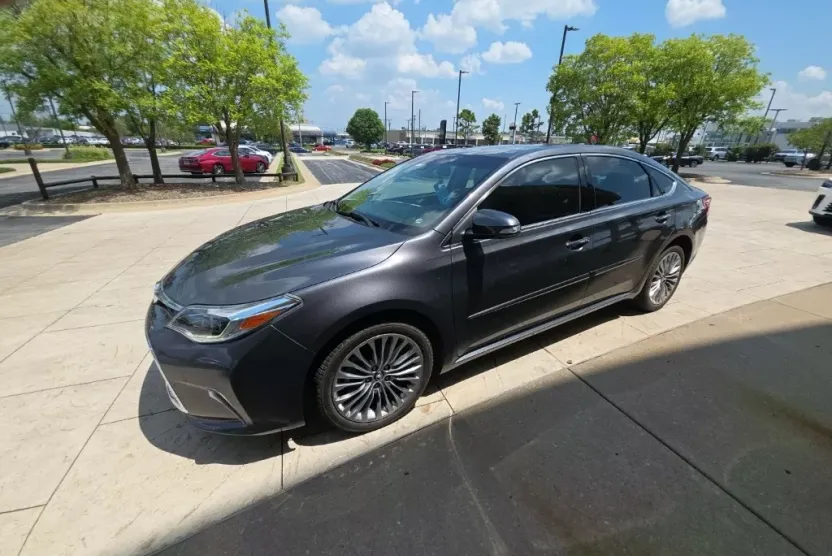 2018 Toyota Avalon Limited photo 1
