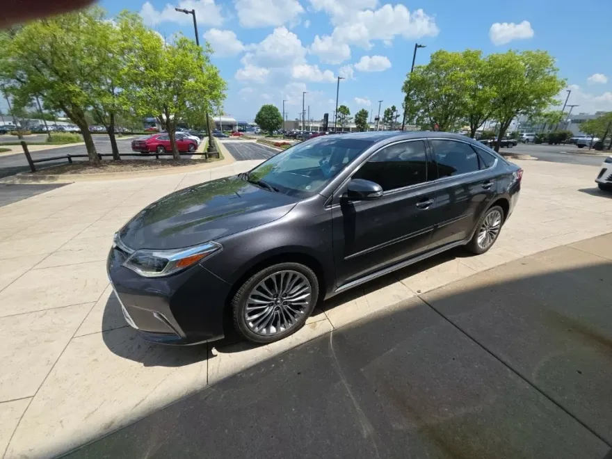 2018 Toyota Avalon Limited photo 1