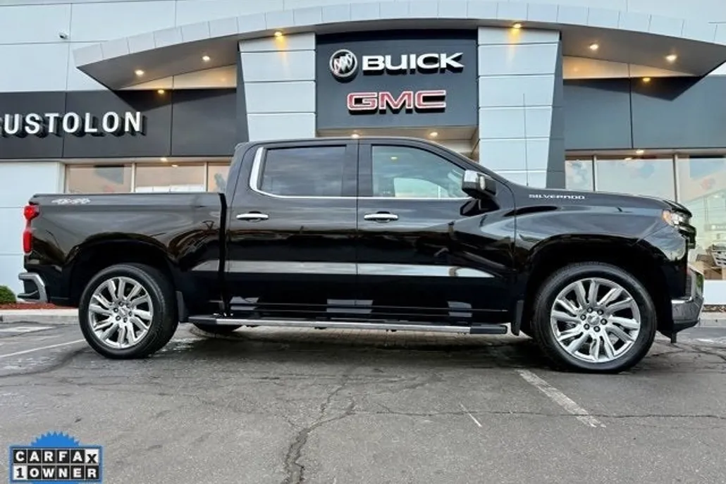 2022 Chevrolet Silverado 1500 LTZ photo 1