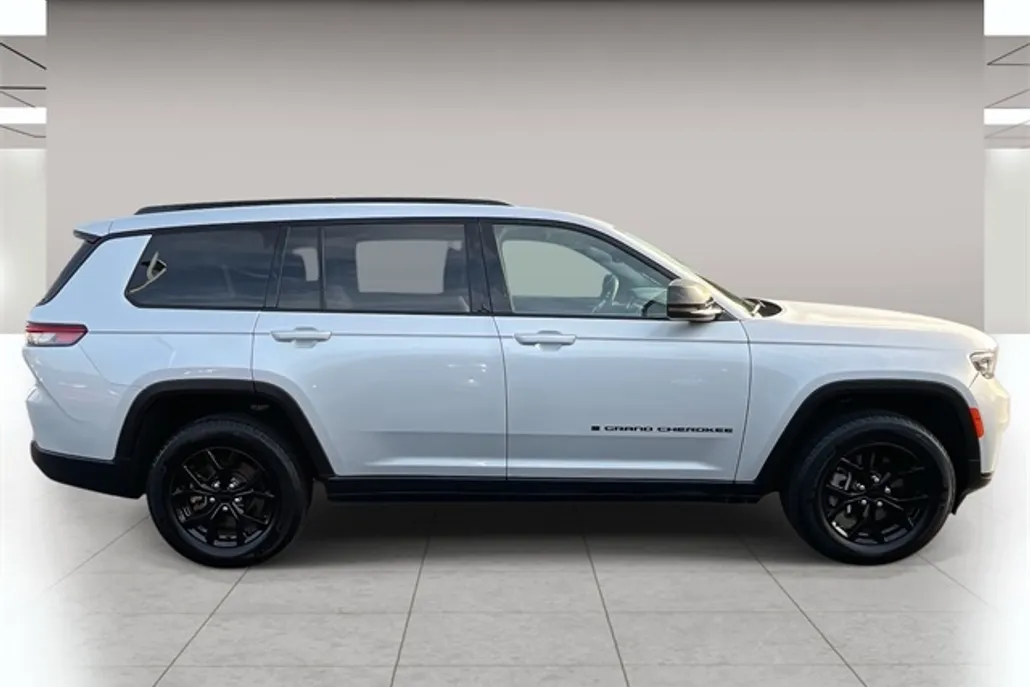 2024 Jeep Grand Cherokee Altitude photo 1