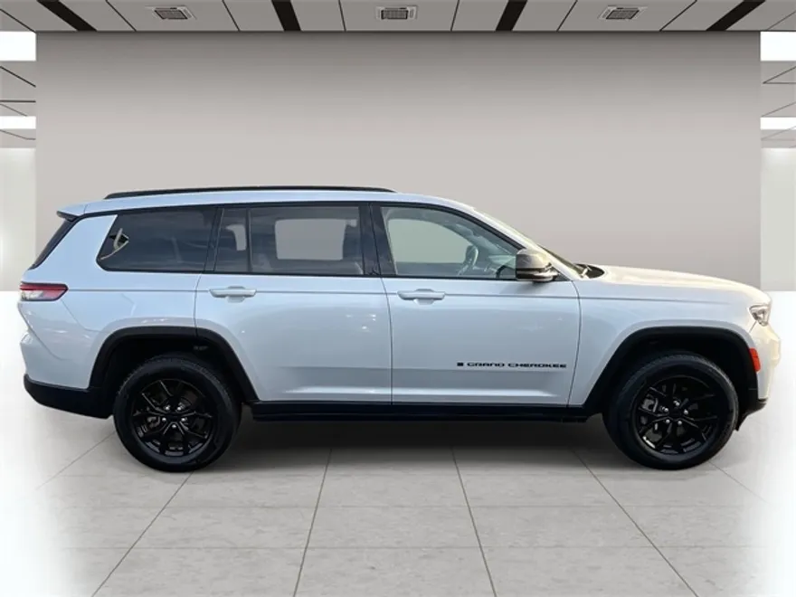 2024 Jeep Grand Cherokee Altitude photo 1