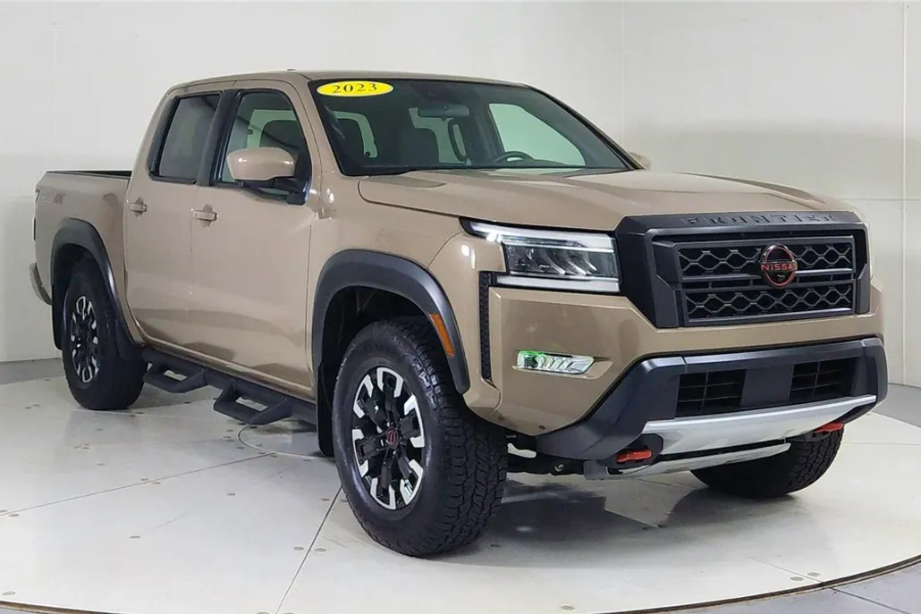 2023 Nissan Frontier Crew Cab photo 1