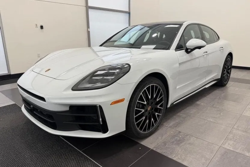 2025 Porsche Panamera 4 photo 1