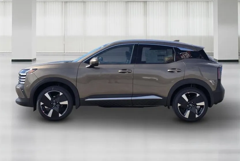 2025 Nissan Kicks SR photo 1