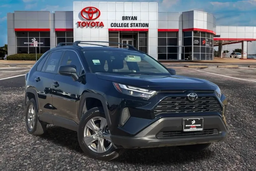 2025 Toyota RAV4 Hybrid LE photo 1
