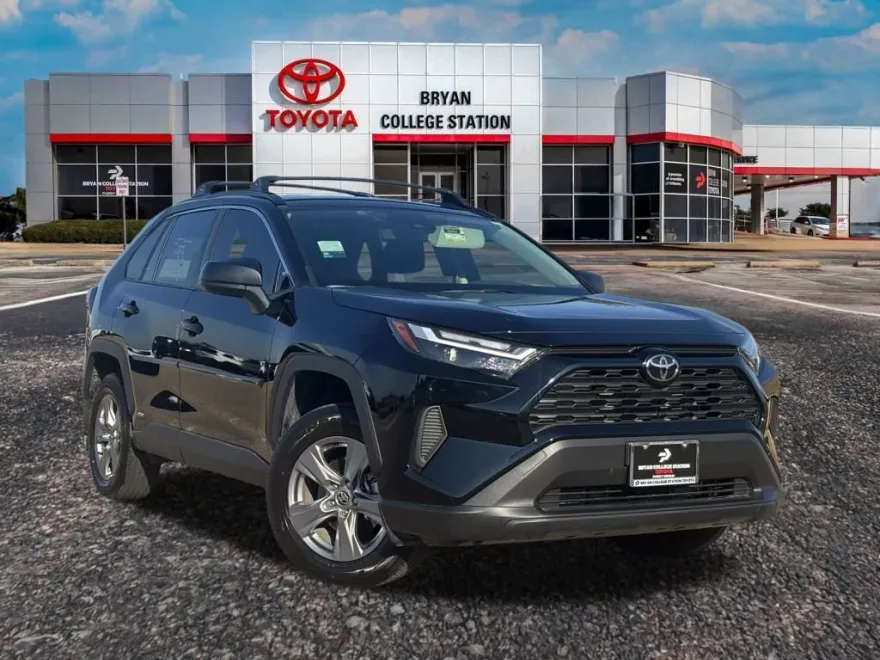 2025 Toyota RAV4 Hybrid LE photo 1