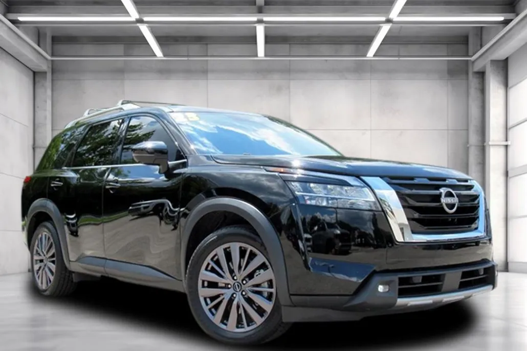 2023 Nissan Pathfinder SL photo 1