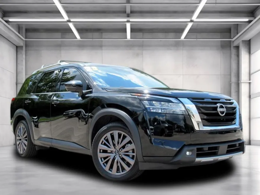 2023 Nissan Pathfinder SL photo 1