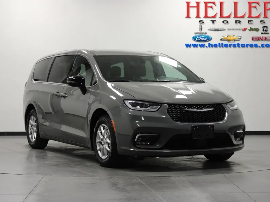2025 Chrysler Pacifica photo 1