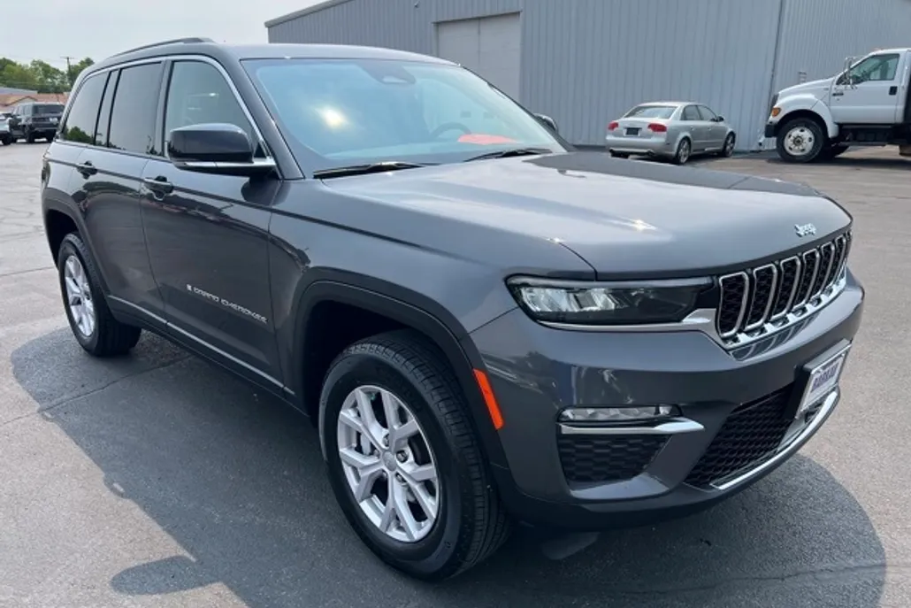 2022 Jeep Grand Cherokee Limited photo 1