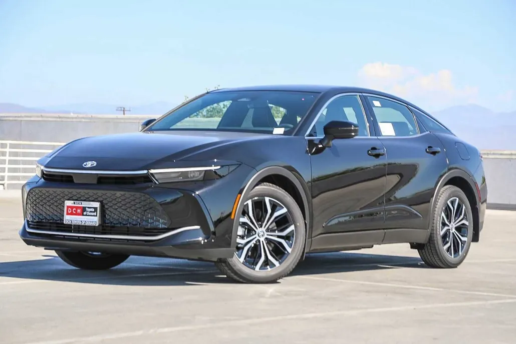 2026 Toyota Crown XLE photo 1
