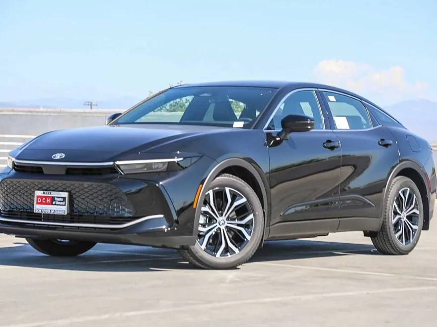 2026 Toyota Crown XLE photo 1