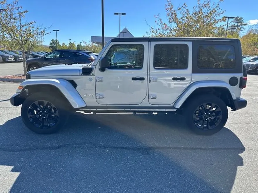 2023 Jeep Wrangler 4xe Sahara photo 1