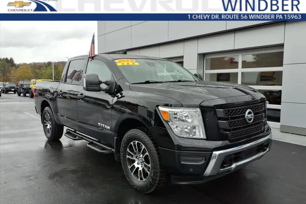 2022 Nissan Titan SV photo 1