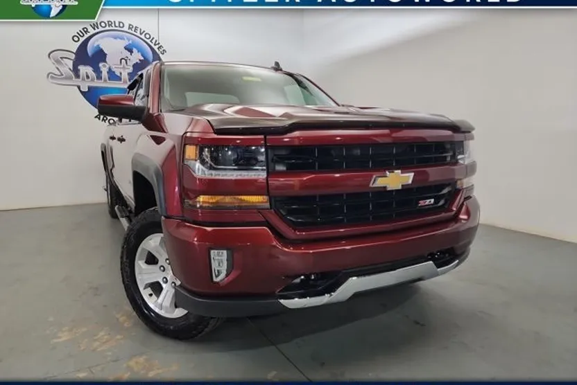 2017 Chevrolet Silverado 1500 LT photo 1