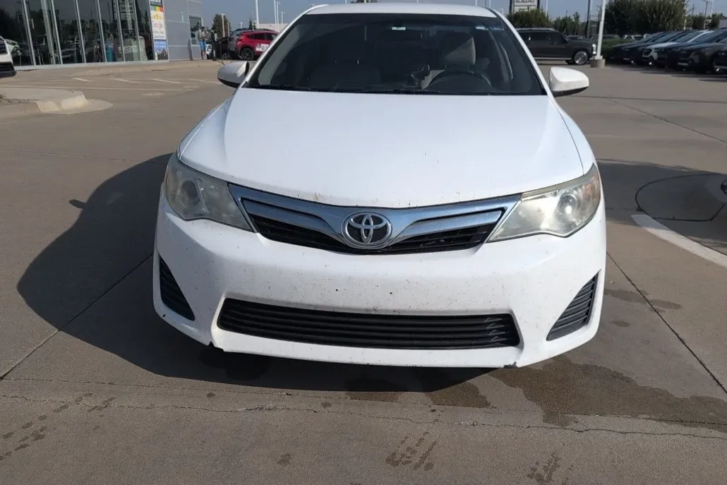 2012 Toyota Camry LE photo 1
